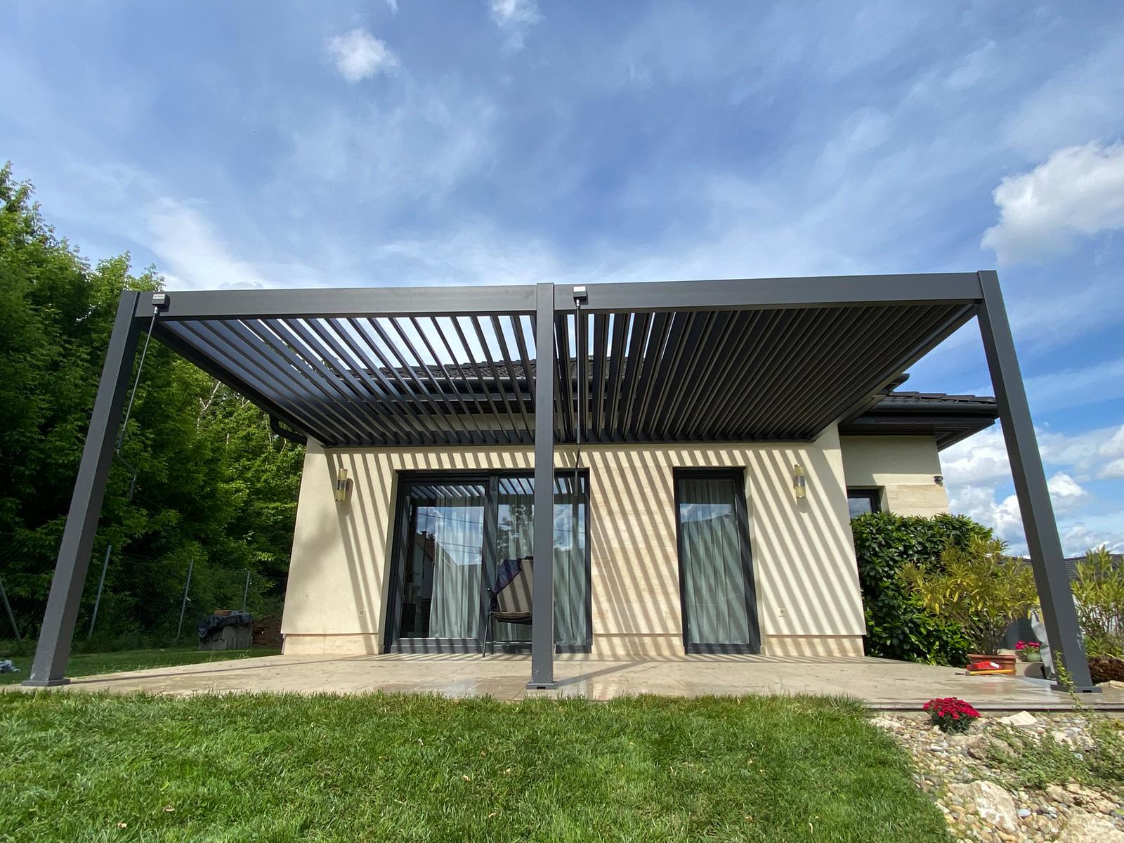 Oldalfalra szerelhető pergola